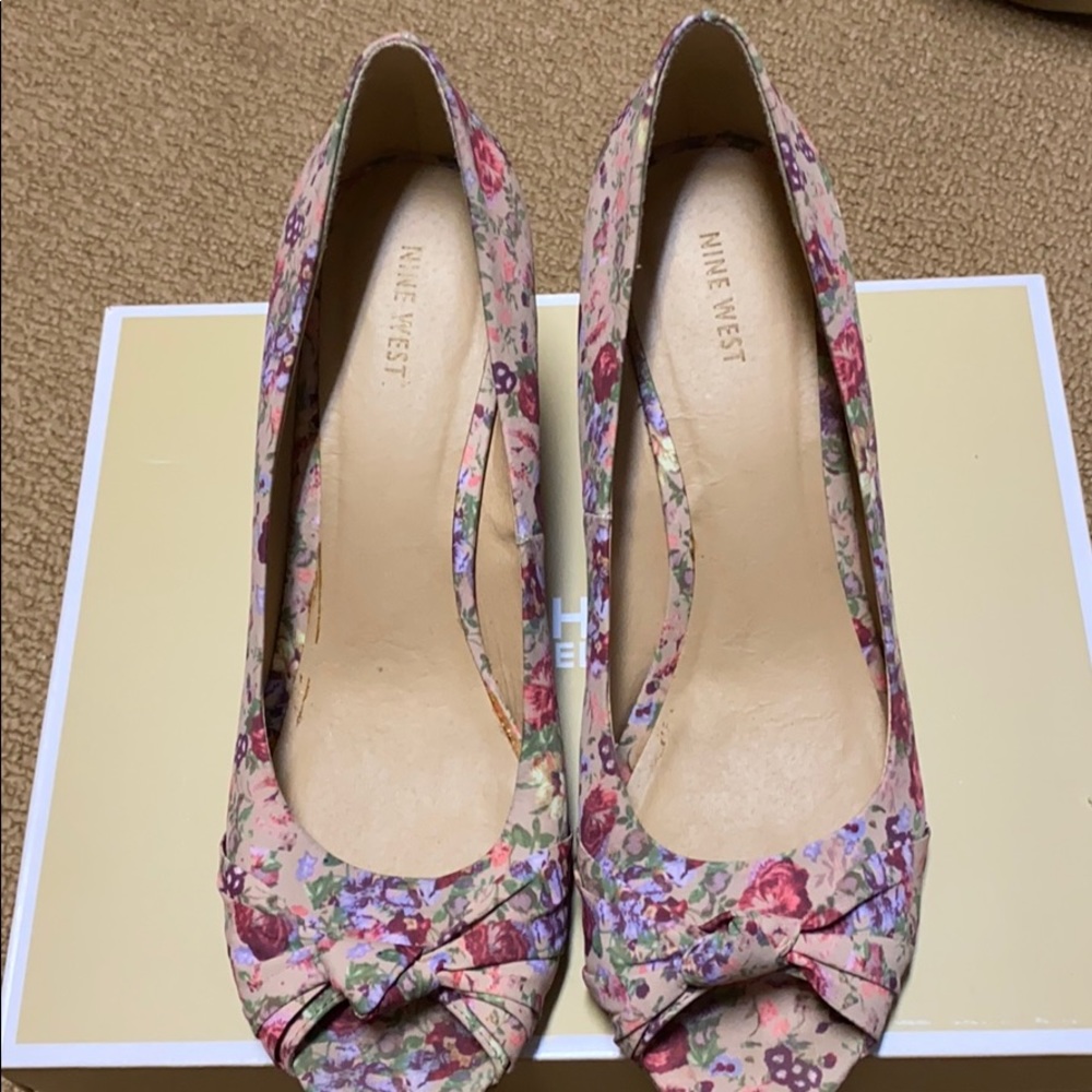 Great condition Nine West wedges floral print